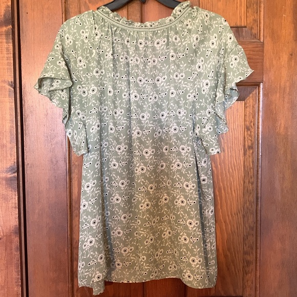 Max Studio sweet ruffled cap sleeve blouse. Sage green/black/off white EUC sz XL - Picture 2 of 10